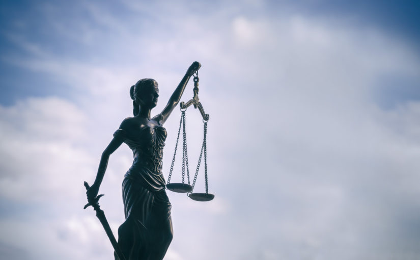 Mecenas to prawnik, jakiego zadaniem jest sprawianie pomocy prawnej.